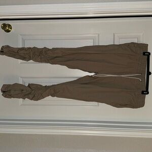 MENS 36 WAIST KHAKI JOGGERS WITH ZIPPER ANKLE